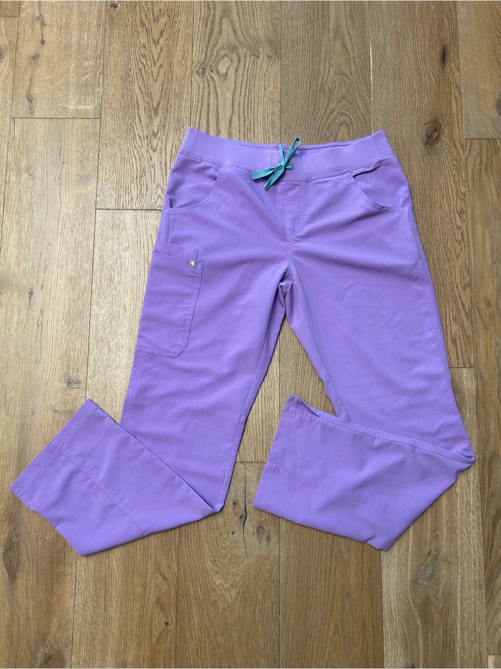 FIGS Women’s lilac dawn scrub pants medium tall